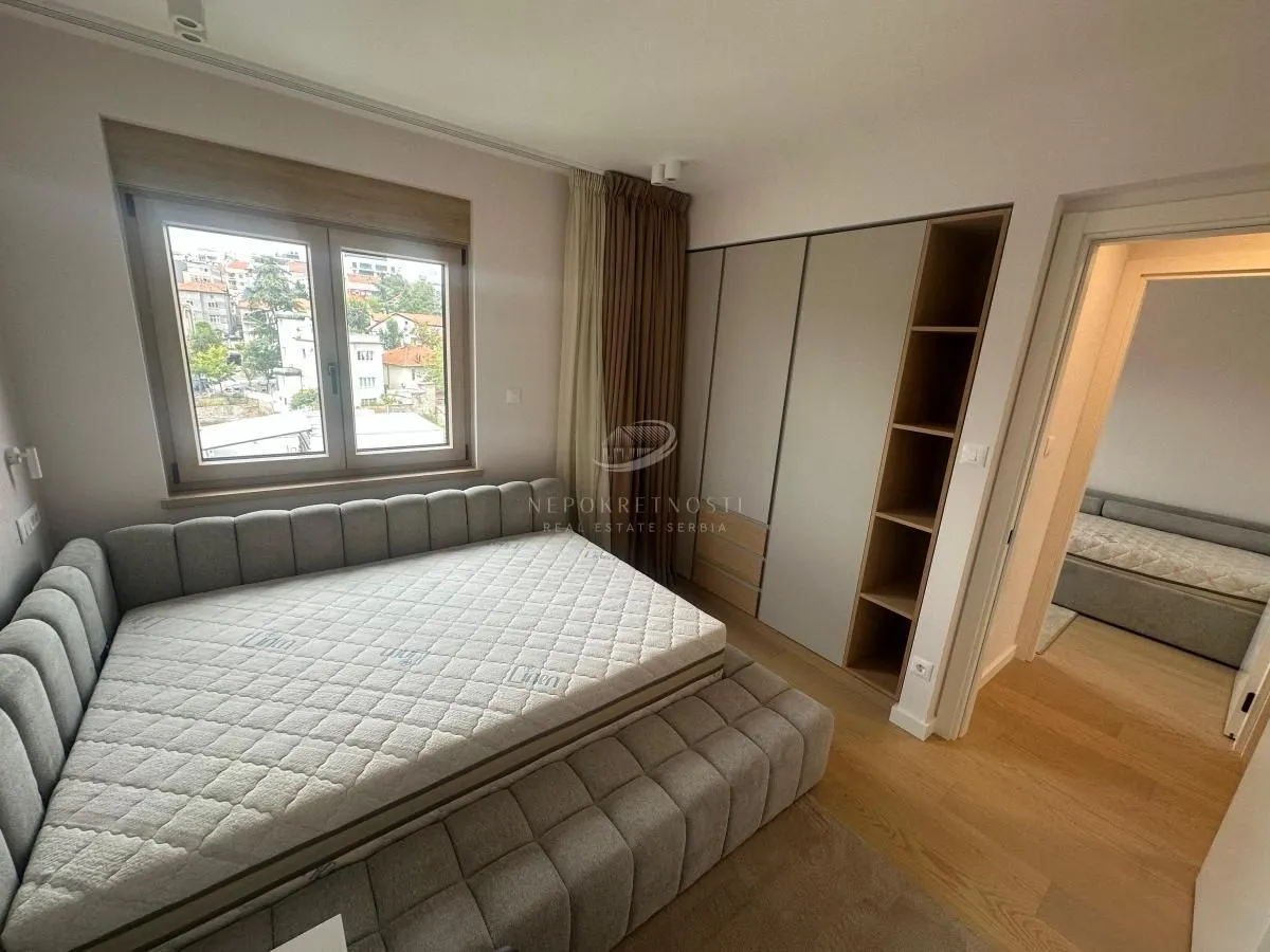 Izdavanje, četvorosoban stan, 130m², Južni Bulevar, Vračar Sve Podlokacije