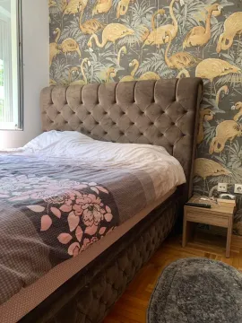 Bedroom with a double bed and flamingo-patterned wallpaper. - image 5