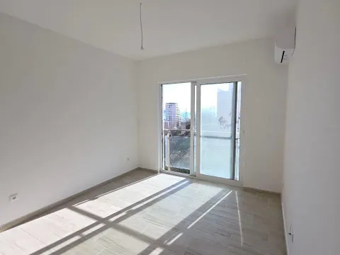 Sale, one bedroom apartment, 37m², Bečići, Budva - image 5