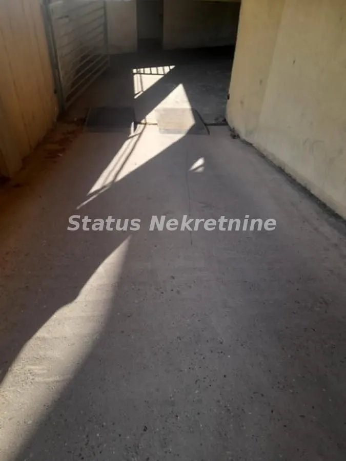 Rent, parking/garage, 16m², Bulevar Oslobodjenja, Novi Sad Sve Podlokacije