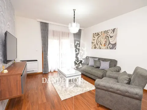 Izdavanje, dvosoban stan, 69m², Master Kvart, Podgorica