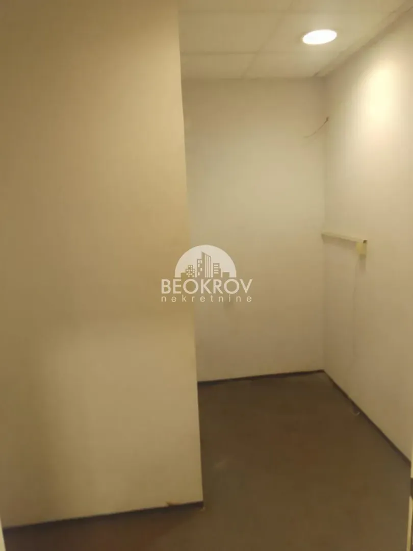 Izdavanje, poslovni prostor, 377m², Lipov Lad, Zvezdara Sve Podlokacije