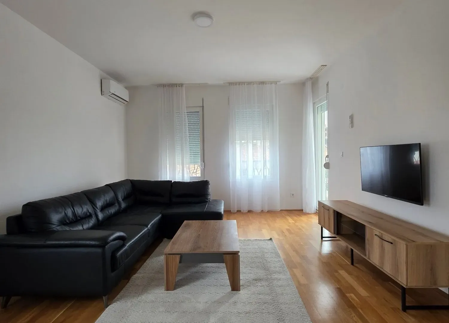 Izdavanje, dvosoban stan, 70m², Podgorica, Crna Gora