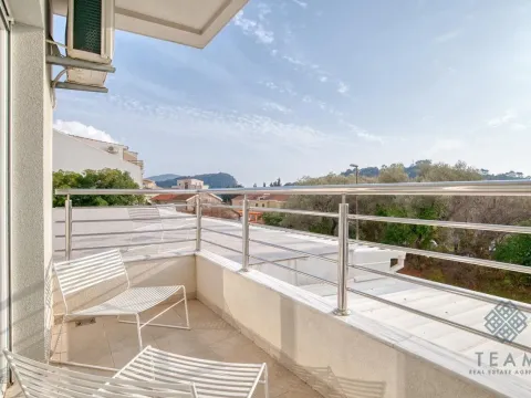 Rent, two bedroom apartment, 60m², Petrovac, Budva - image 14