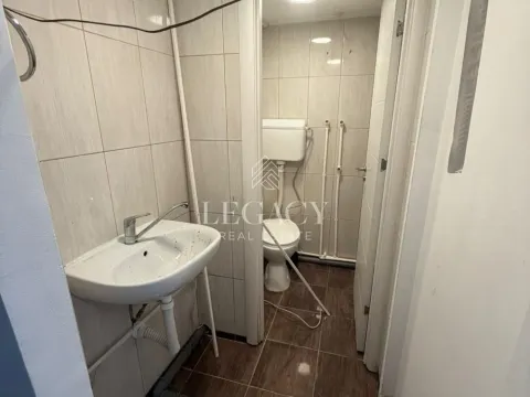Izdavanje, poslovni prostor, 42m², Đeram Pijaca, Beograd - image 4
