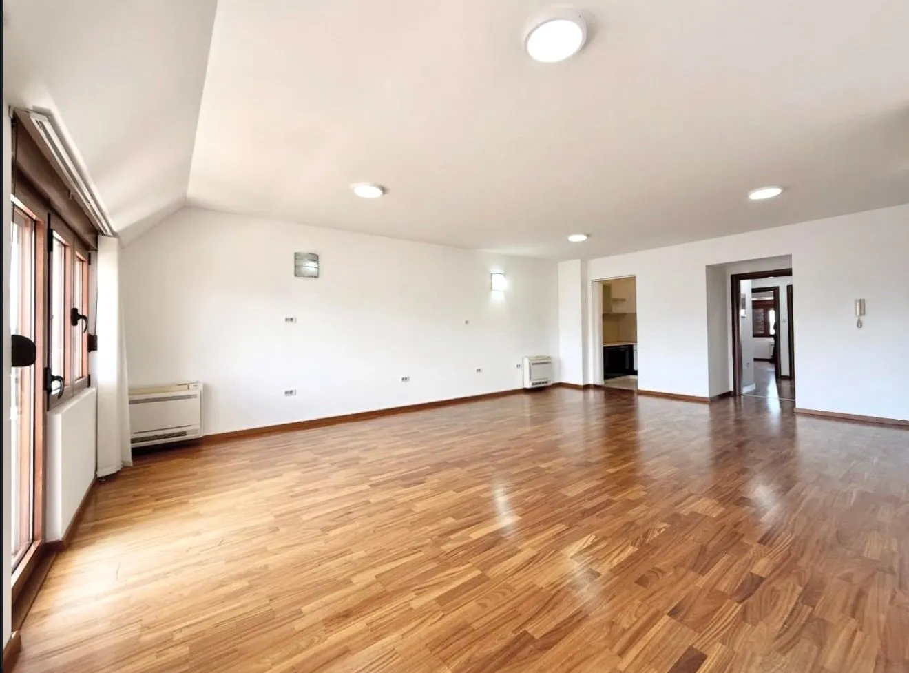 Sale, four bedroom apartment, 220m², Preko Morače, Podgorica
