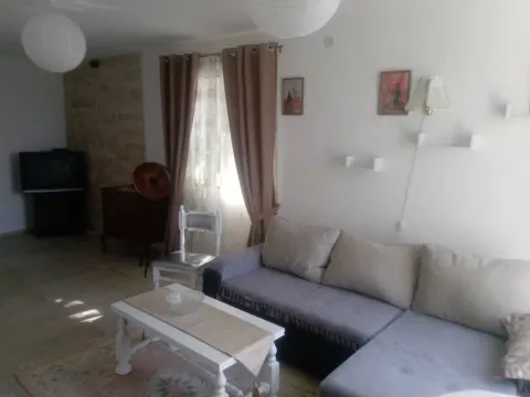 Izdavanje, kuća, 150m², Dobra Voda, Budva - image 16