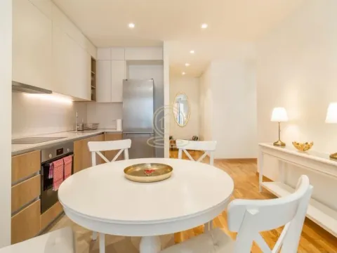 Izdavanje, trosoban stan, 87m², Savski Venac, Beograd - image 2