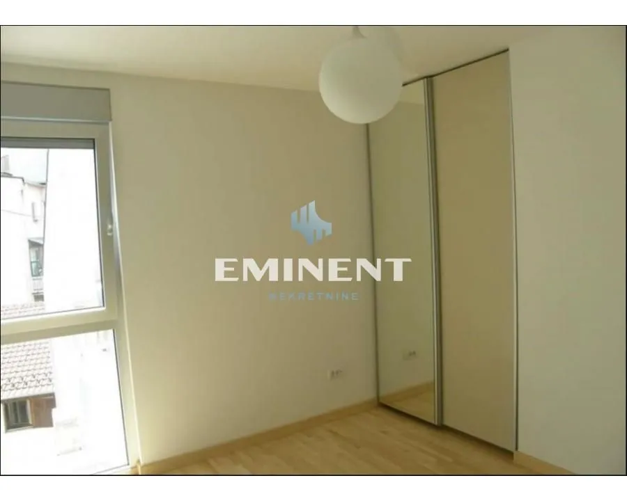 Izdavanje, trosoban stan, 130m², Kalenić Pijaca, Vračar Sve Podlokacije
