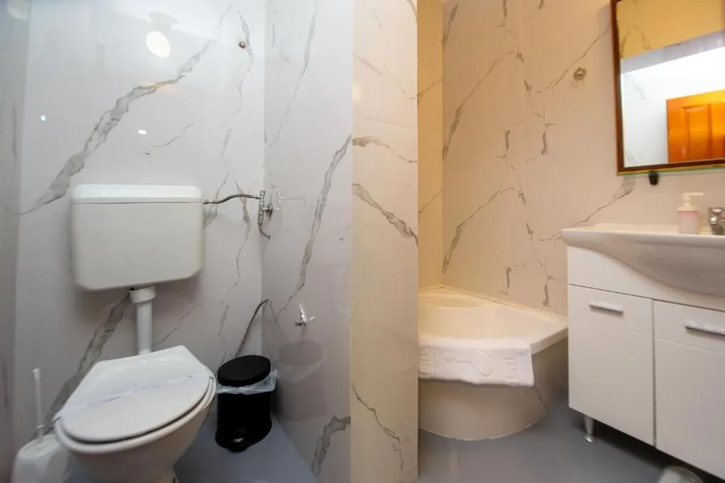 Izdavanje, ugostiteljski objekat, 1500m², Rafailovići, Budva