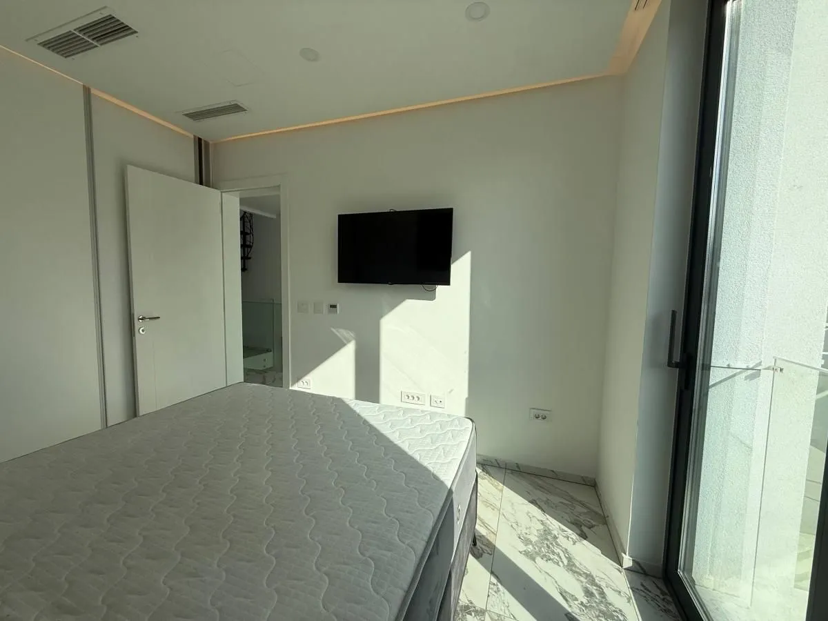 Izdavanje, kuća, 244m², Sremska Kamenica, Petrovaradin