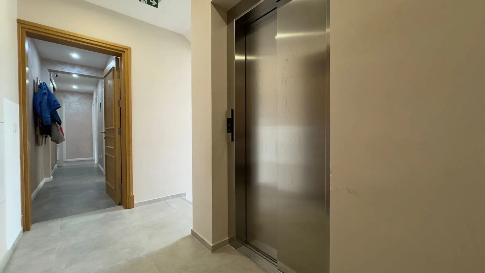 Izdavanje, trosoban stan, 76m², Kava, Tivat