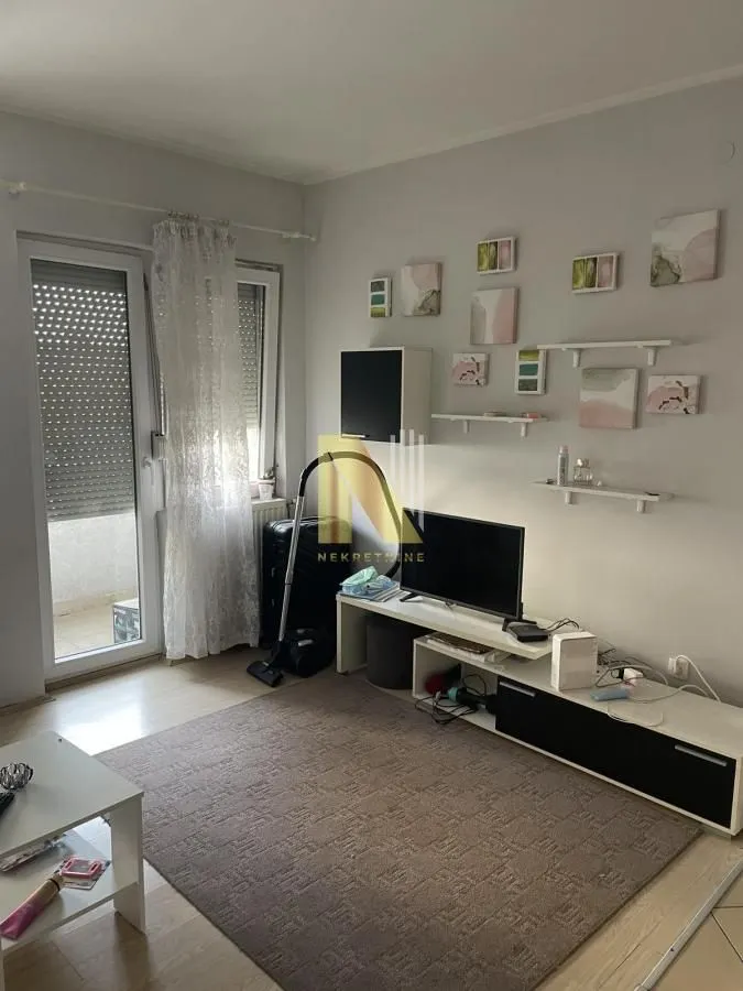 Izdavanje, garsonjera, 27m², Salajka, Novi Sad Sve Podlokacije