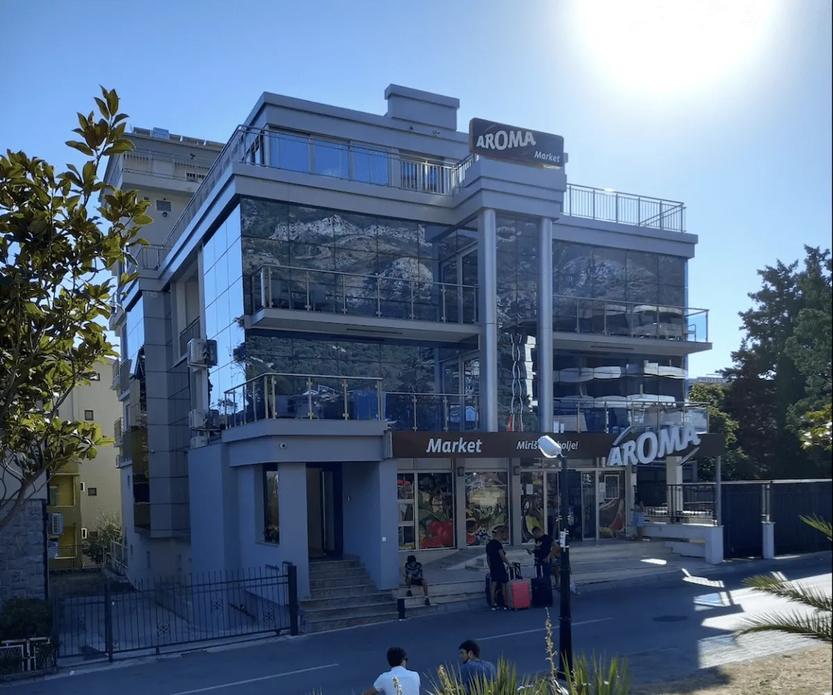 Rent, hospitality venue, 400m², Sutomore, Bar