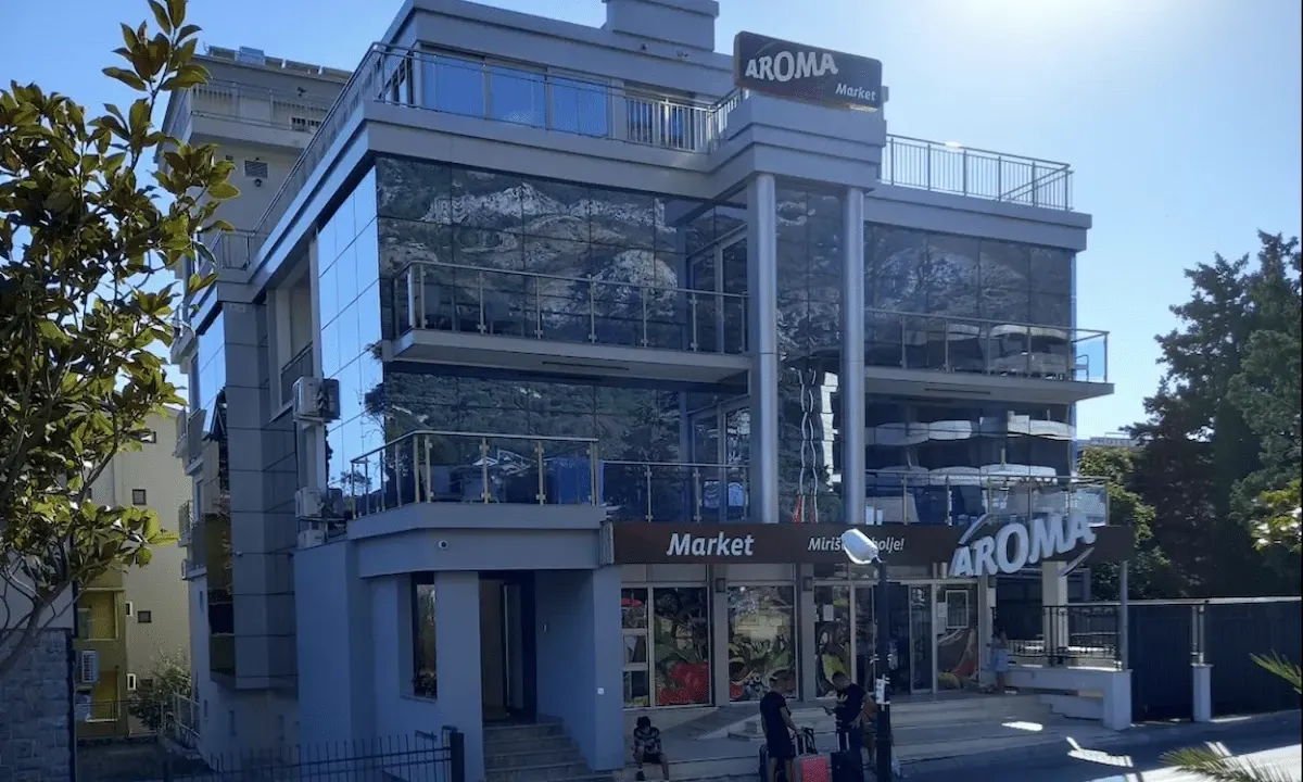 Rent, hospitality venue, 400m², Sutomore, Bar