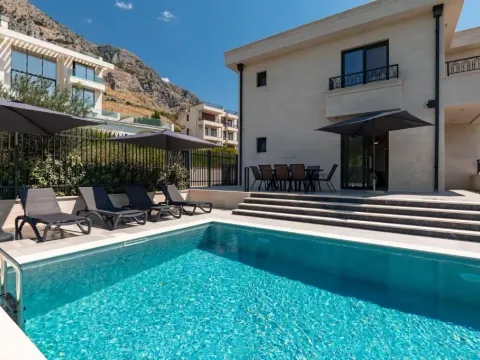 Izdavanje, kuća, 318m², Reževići, Budva - image 25