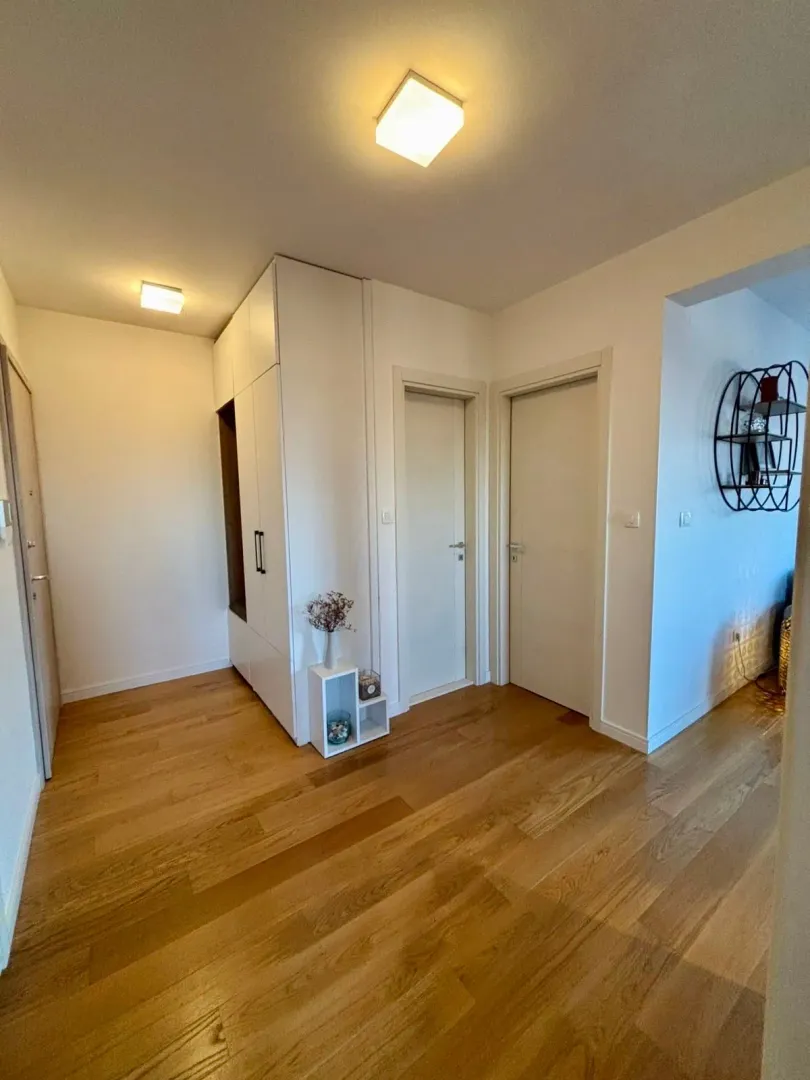 Prodaja, dvosoban stan, 70m², Central Point, Podgorica
