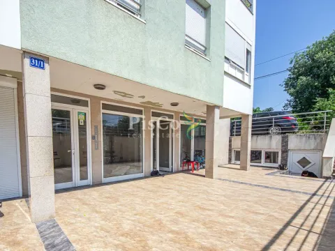 Izdavanje, poslovni prostor, 87m², Ljubović, Podgorica - image 1
