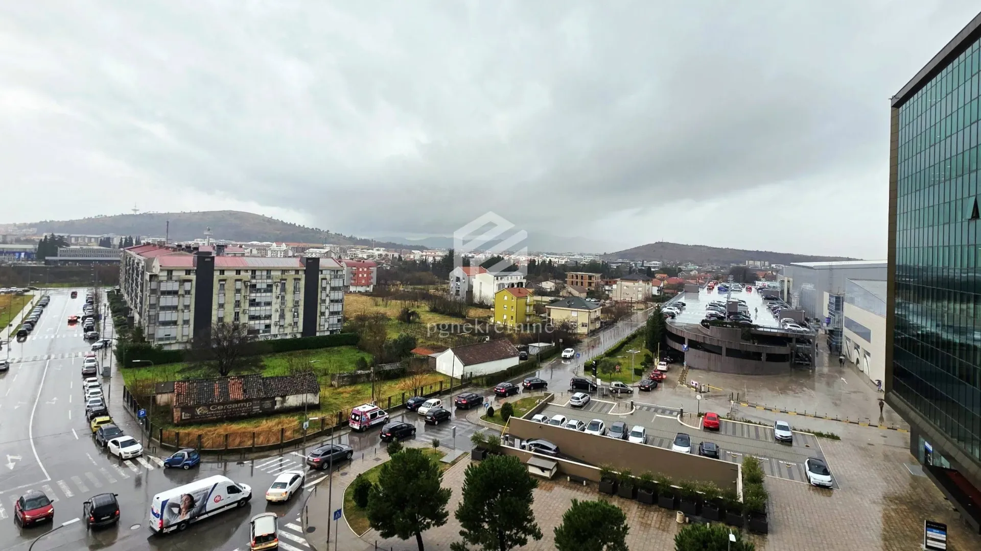 Izdavanje, jednosoban stan, 50m², Central Point, Podgorica
