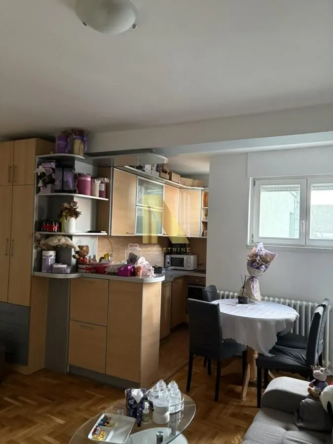 Izdavanje, dvosoban stan, 40m², Bulevar Oslobodjenja, Novi Sad Sve Podlokacije