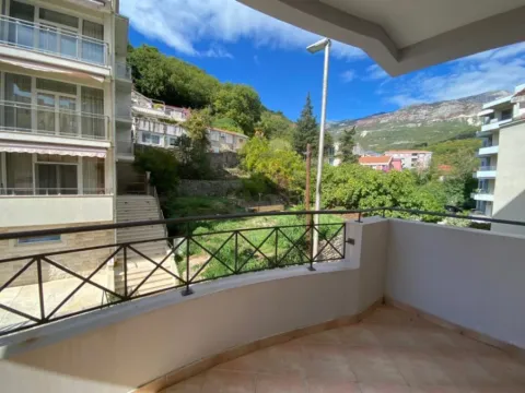Sale, one bedroom apartment, 39m², Bečići, Budva - image 11