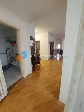 Izdavanje, četvorosoban stan, 140m², Čukarica, Beograd - image 2