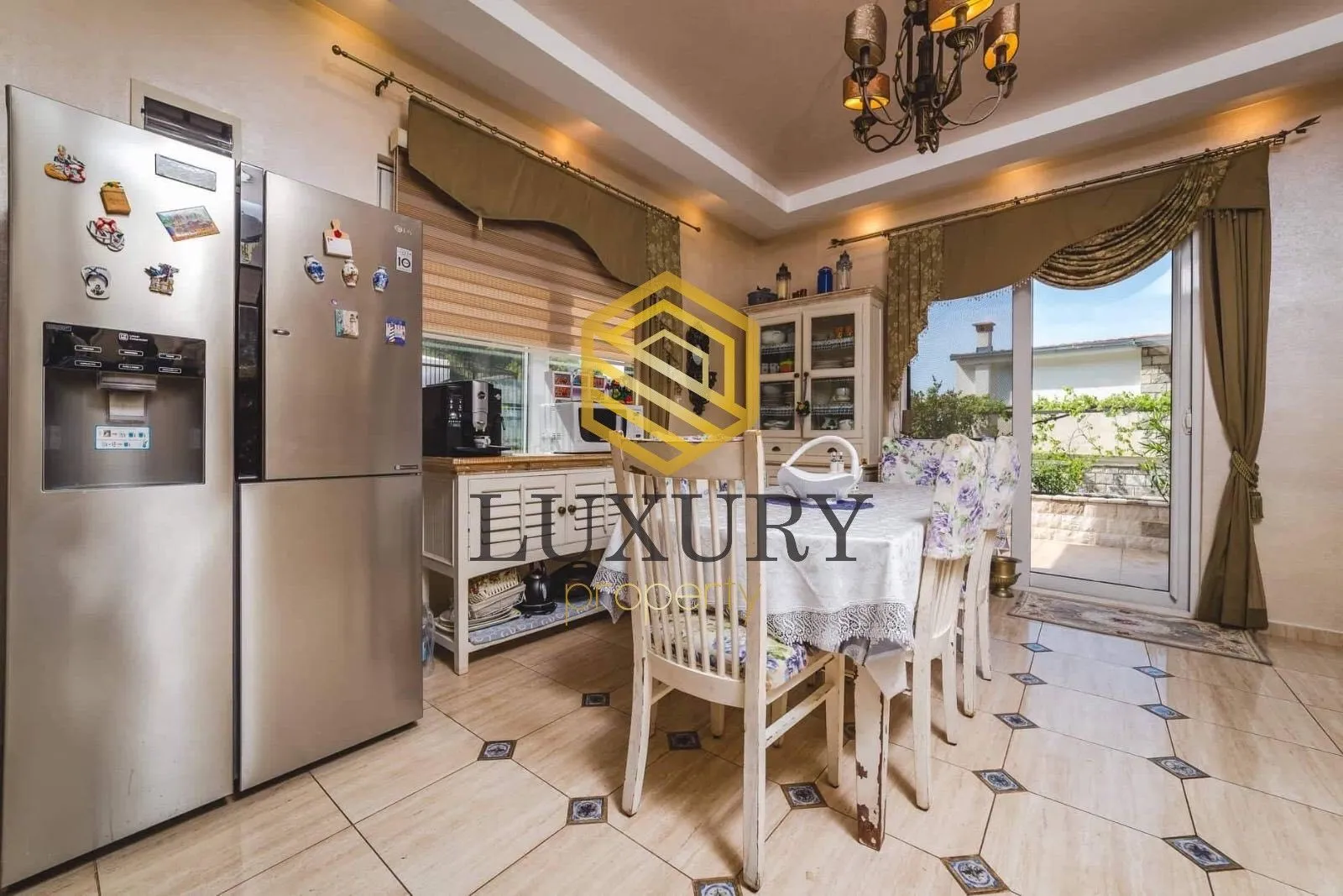 Rent, house, 230m², Bečići, Budva