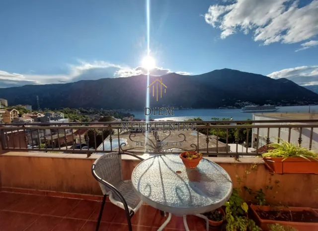 Prodaja, dvosoban stan, 62m², Dobrota, Kotor