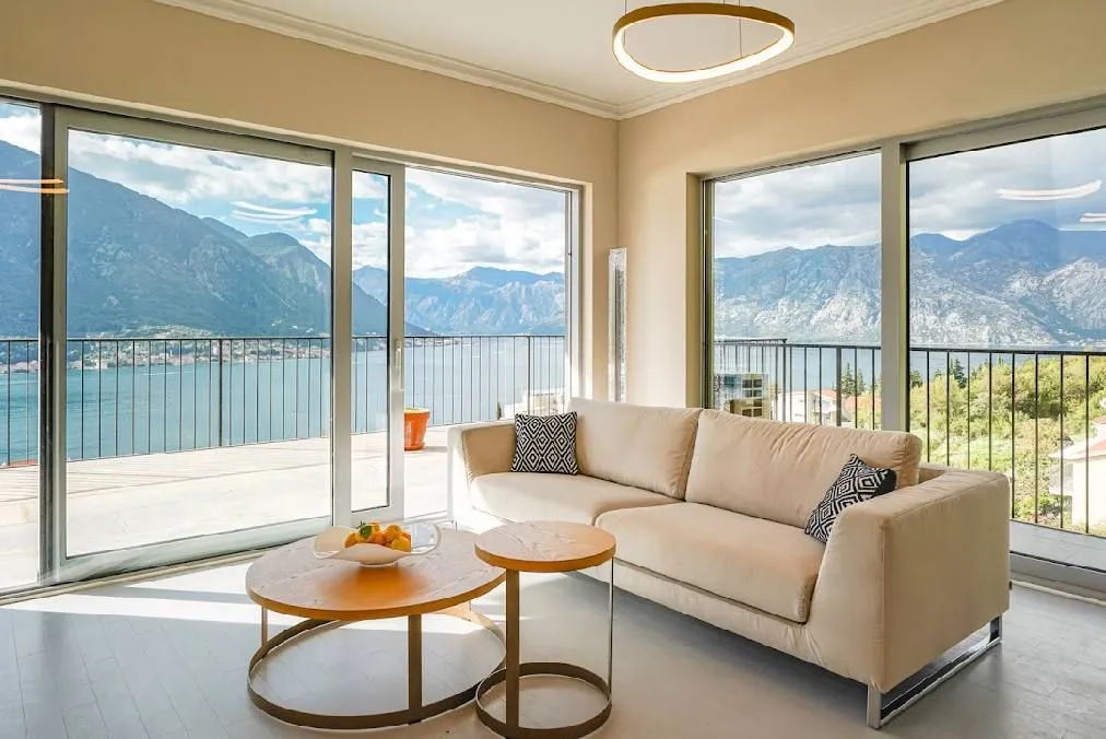 Prodaja, trosoban stan, 158m², Dobrota, Kotor