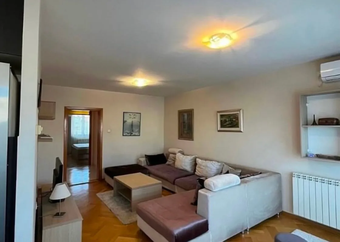 Izdavanje, dvosoban stan, 76m², Stari Aerodrom, Podgorica