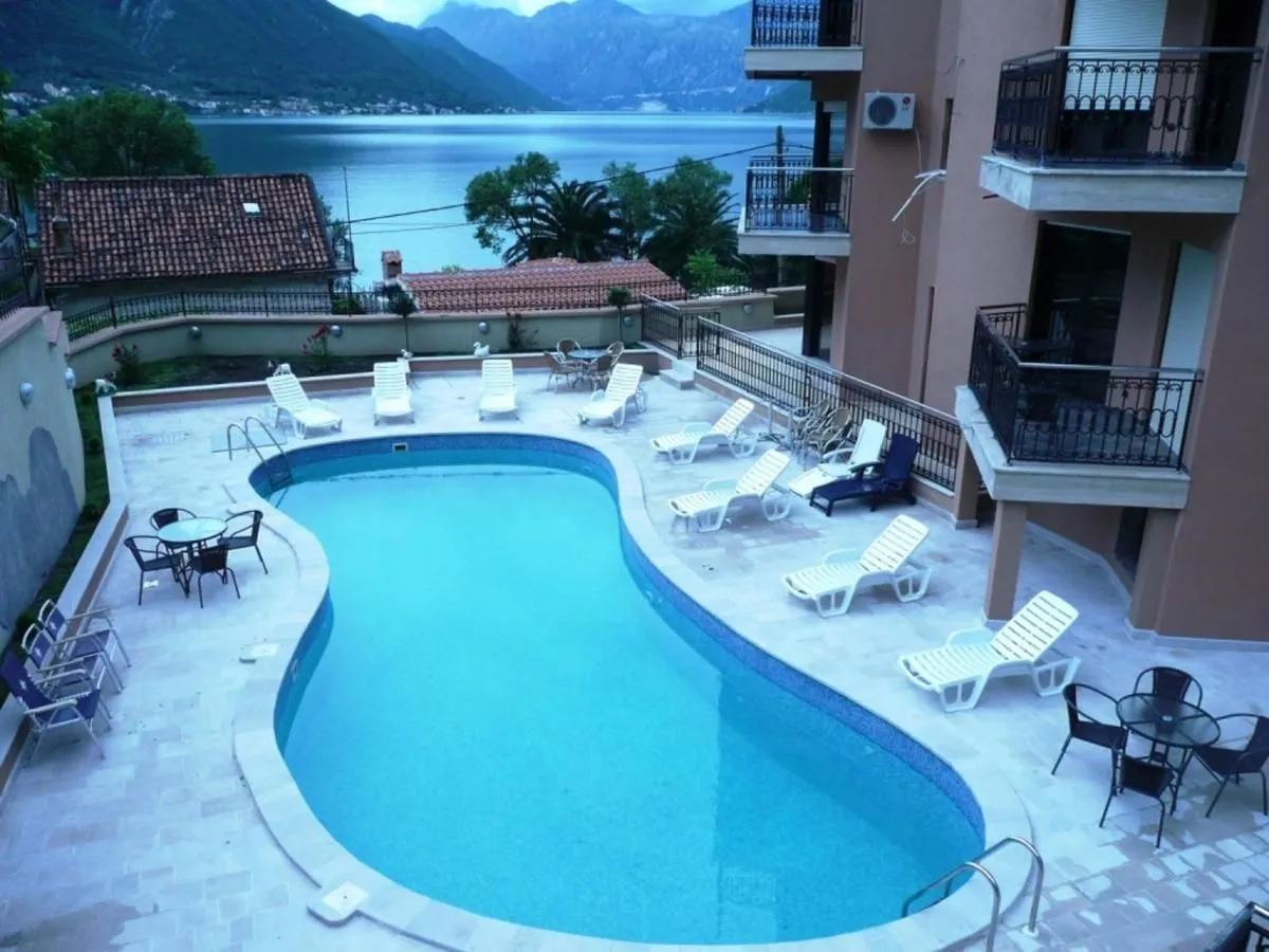 Prodaja, dvosoban stan, 80m², Dobrota, Kotor