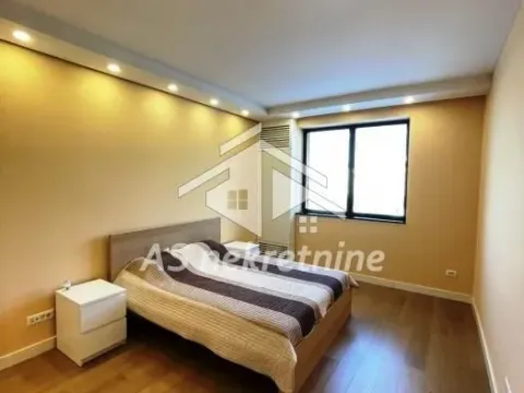 Izdavanje, trosoban stan, 90m², Savski Venac, Beograd - image 12