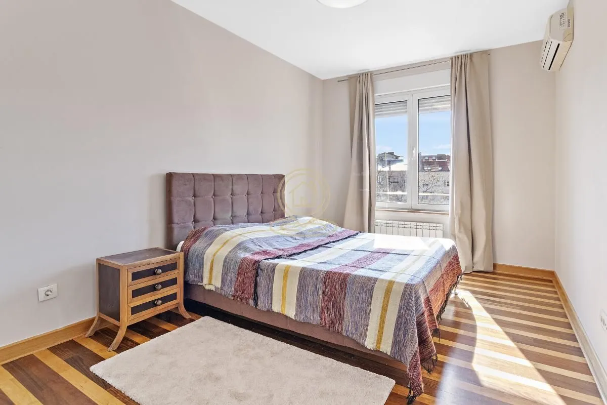 Izdavanje, dvosoban stan, 64m², Savski Venac, Beograd