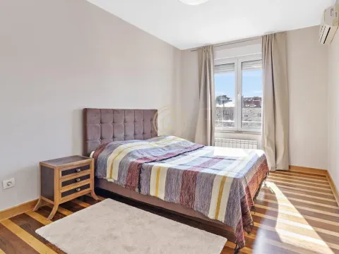 Rent, two bedroom apartment, 64m², Savski Venac, Beograd - image 5