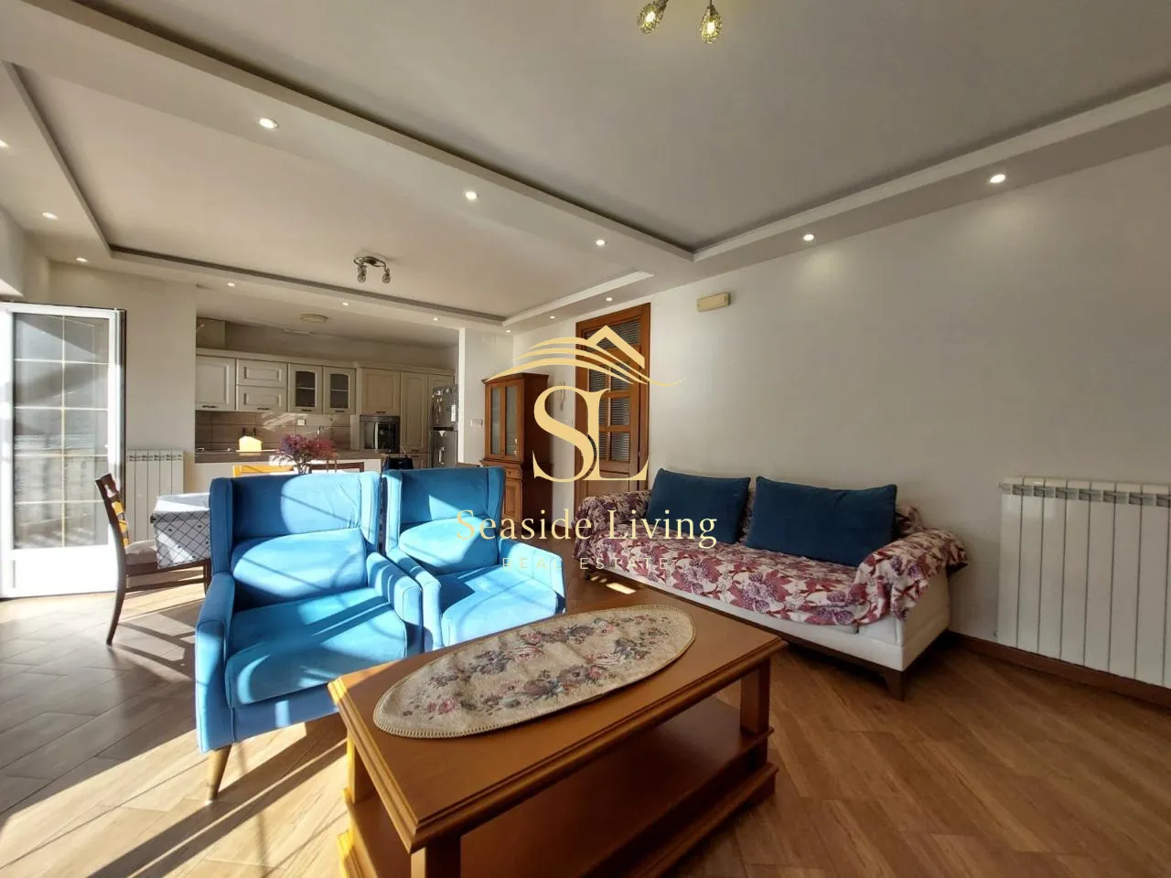 Izdavanje, trosoban stan, 130m², Dobrota, Kotor