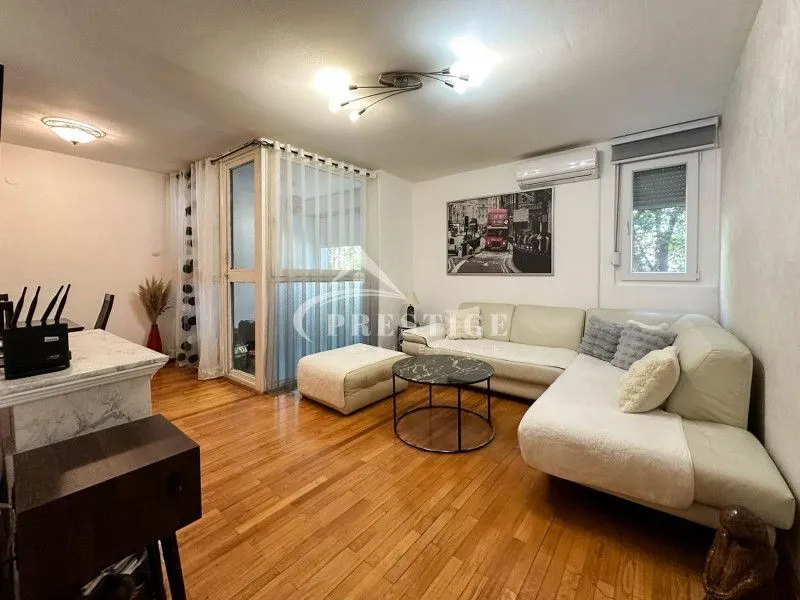 Prodaja, jednosoban stan, 80m², Blok 5, Podgorica
