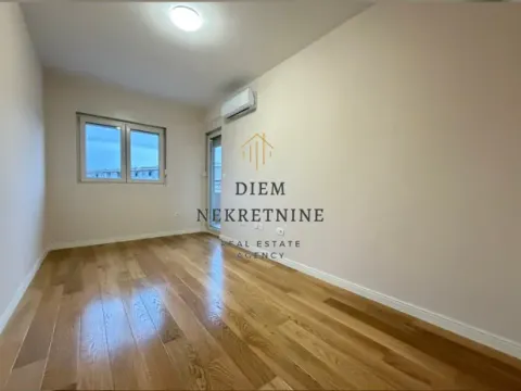 Izdavanje, trosoban stan, 100m², Central Point, Podgorica - image 14