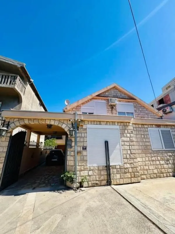 Prodaja, kuća, 300m², Bar, Crna Gora