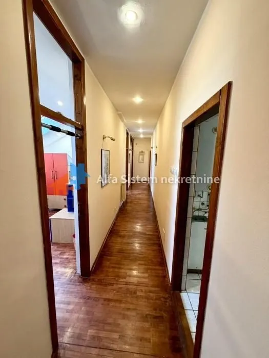 Izdavanje, stan, 200m², Stari Grad, Beograd