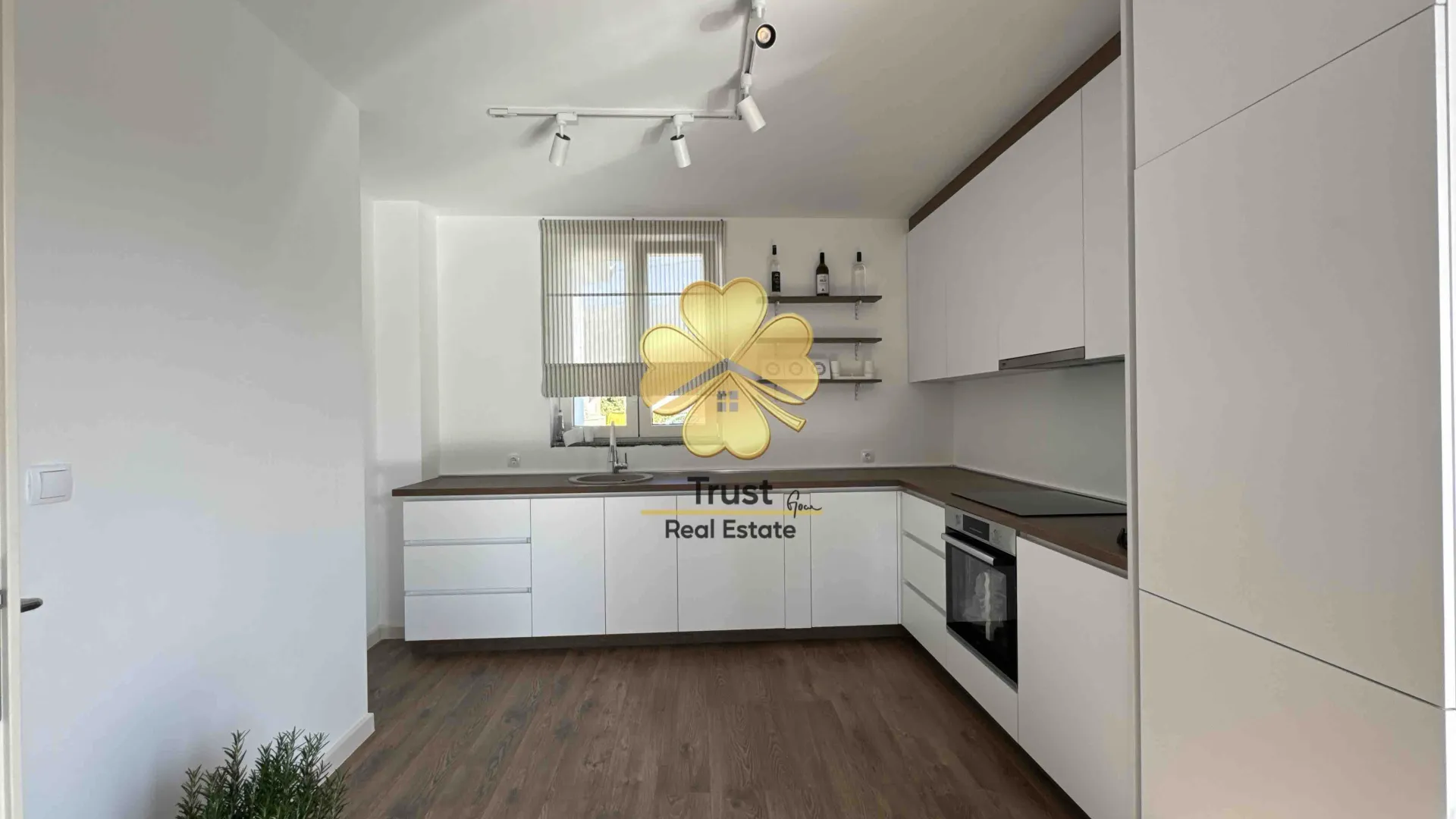 Rent, house, 170m², Murtovina, Podgorica