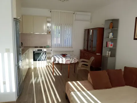 Izdavanje, dvosoban stan, 60m², Zelenika, Herceg Novi - image 9