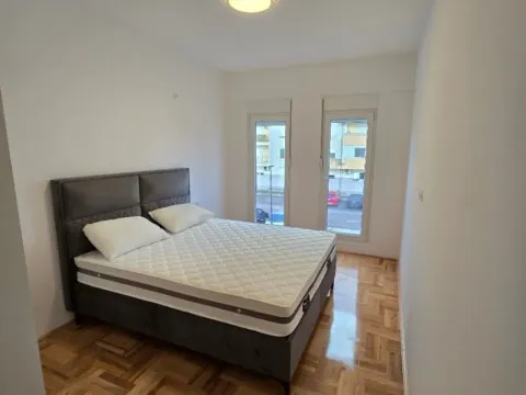 Izdavanje, dvosoban stan, 65m², Tuški Put, Podgorica - image 11