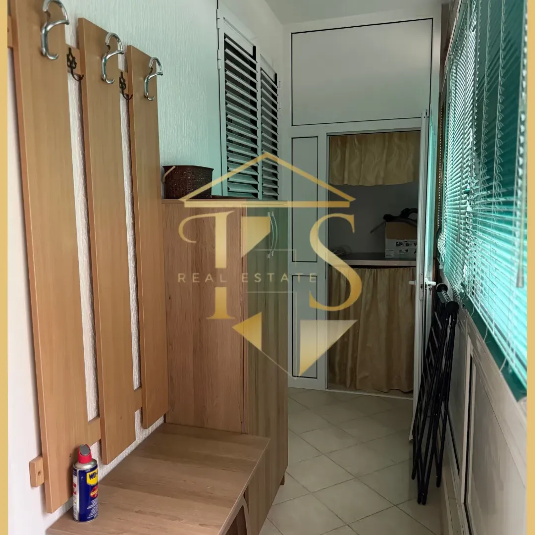 Izdavanje, dvosoban stan, 70m², Centar, Tivat
