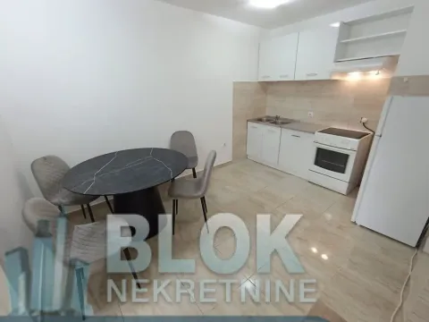 Izdavanje, dvosoban stan, 65m², Blok 5, Podgorica - image 2