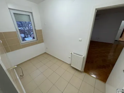 Izdavanje, dvosoban stan, 50m², Centar, Novi Sad - image 16