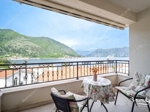 Sale, two bedroom apartment, 75m², Dobrota, Kotor - image 1