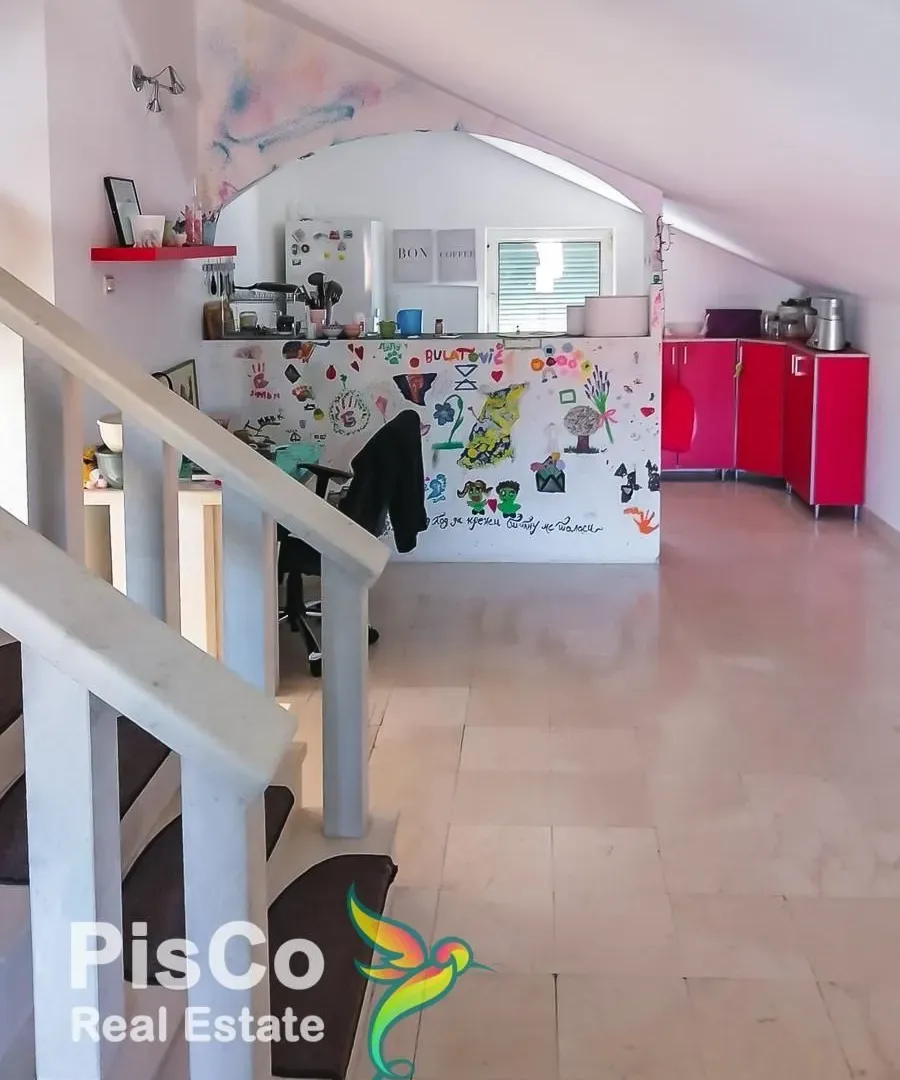 Sale, house, 260m², Masline, Podgorica
