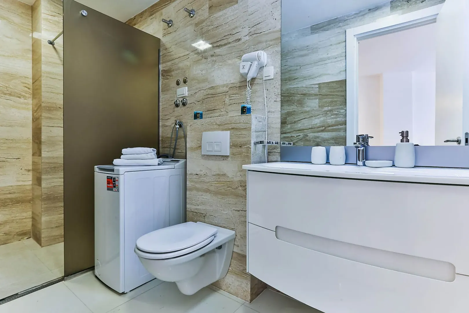 Izdavanje, jednosoban stan, 77m², Budva okolina, Budva