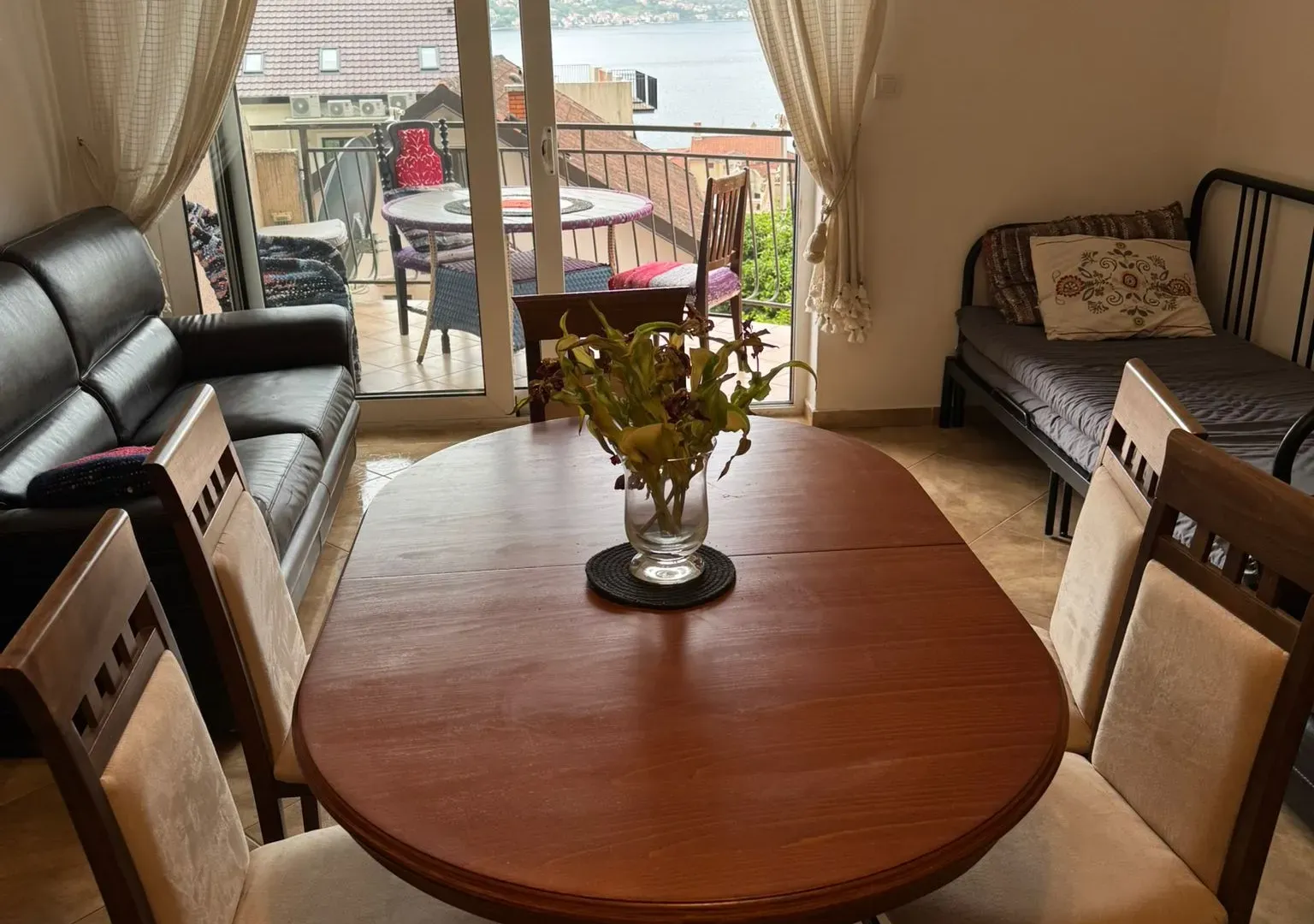 Rent, one bedroom apartment, 55m², Dobrota, Kotor