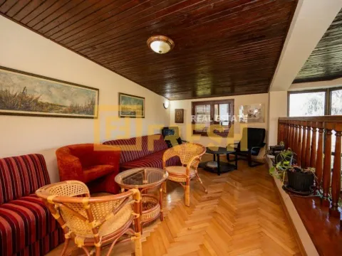 Prodaja, kuća, 348m², Stara Varoš, Podgorica - image 11